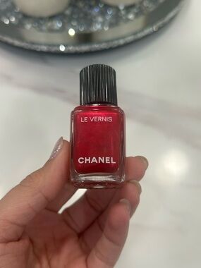 CHANEL Le Vernis Metallic Red Nail Polish